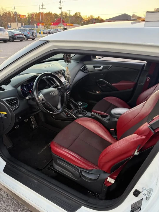 2016 Hyundai Veloster - Image 2 of 8