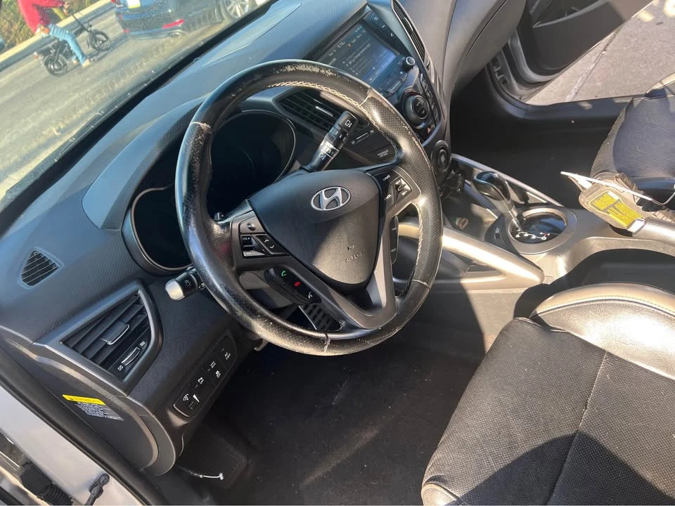 2016 Hyundai Veloster - Image 8 of 10