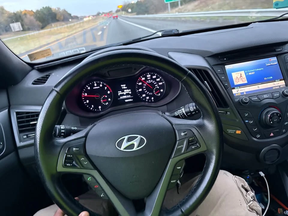 2016 Hyundai Veloster - Image 2 of 7