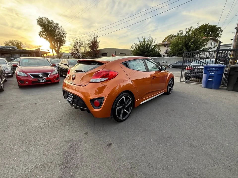 2016 Hyundai Veloster - Image 6 of 10