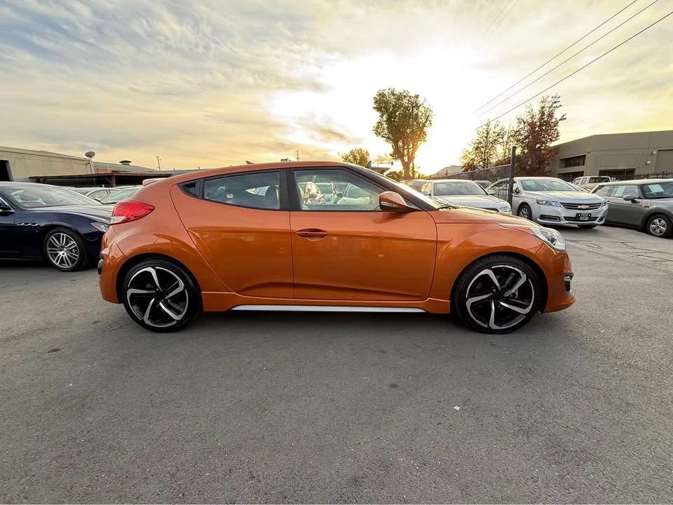 2016 Hyundai Veloster - Image 4 of 10
