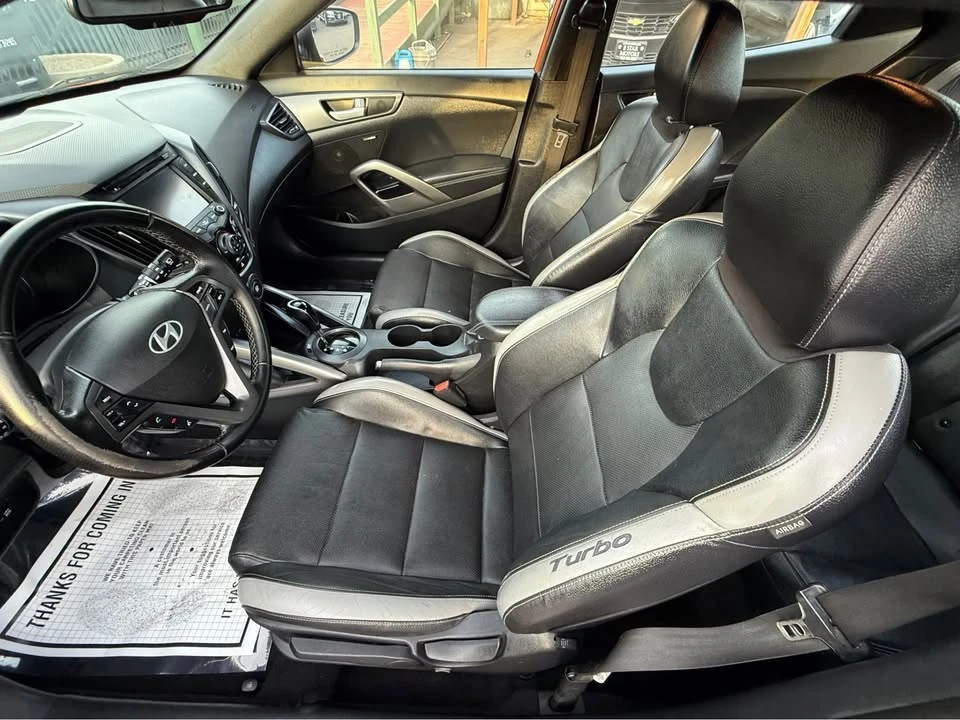 2016 Hyundai Veloster - Image 9 of 10