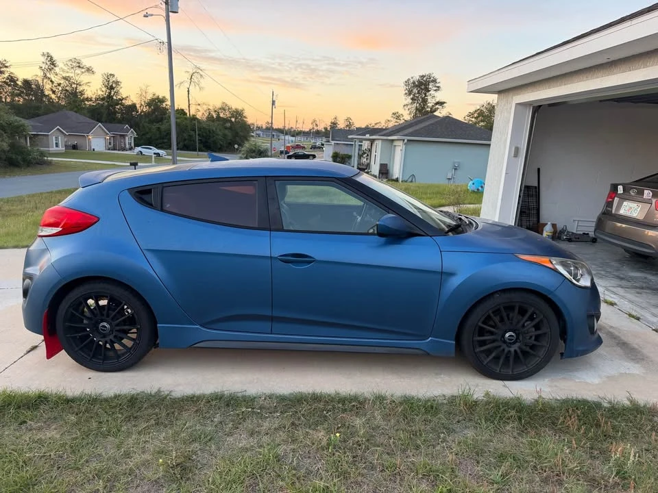 2016 Hyundai Veloster - Image 2 of 5