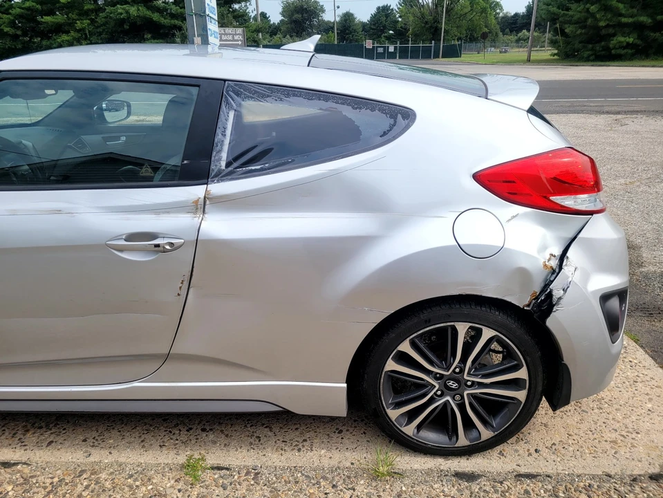 2016 Hyundai Veloster - Image 16 of 21