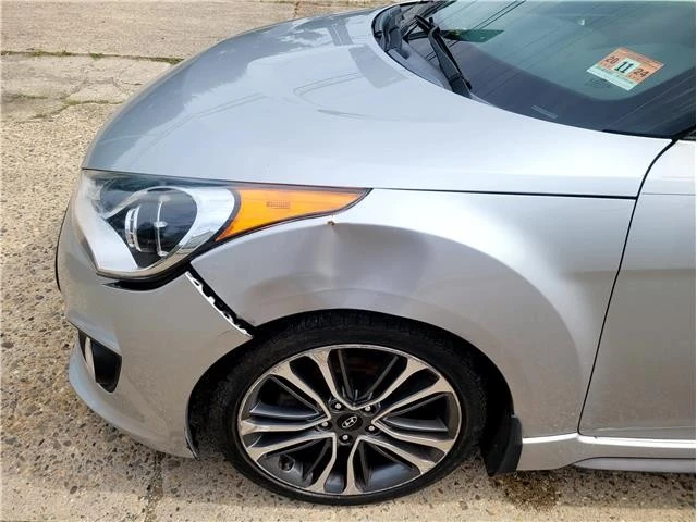 2016 Hyundai Veloster - Image 10 of 31