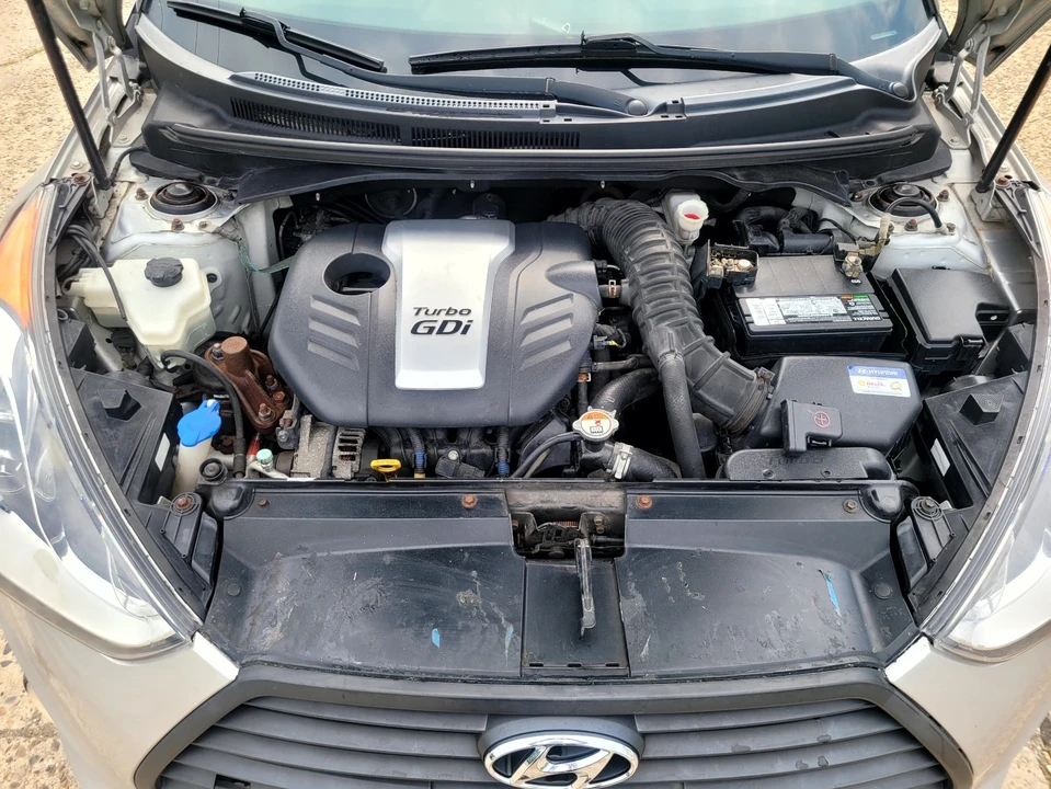 2016 Hyundai Veloster - Image 18 of 21