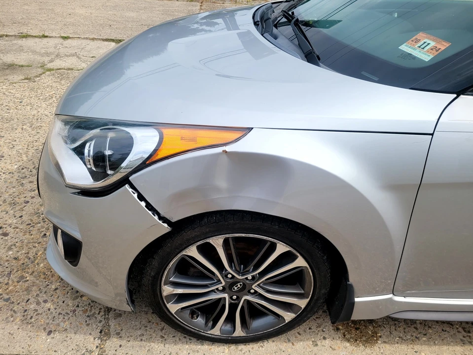 2016 Hyundai Veloster - Image 10 of 21
