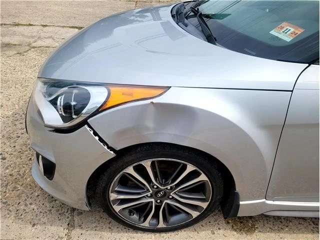 2016 Hyundai Veloster - Image 10 of 21