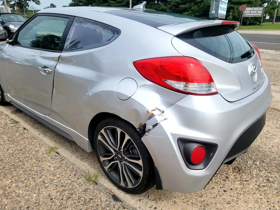 2016 Hyundai Veloster - Image 15 of 21