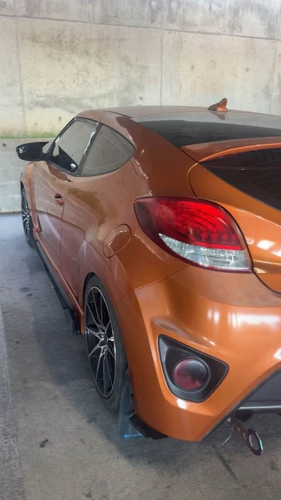2016 Hyundai Veloster - Image 2 of 4