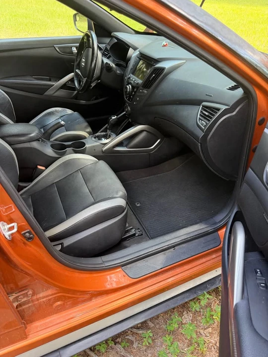 2016 Hyundai Veloster - Image 10 of 17