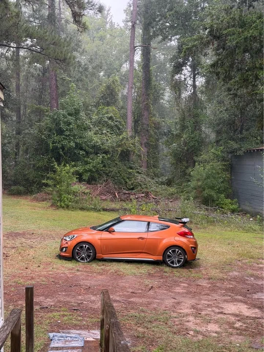 2016 Hyundai Veloster - Image 2 of 17