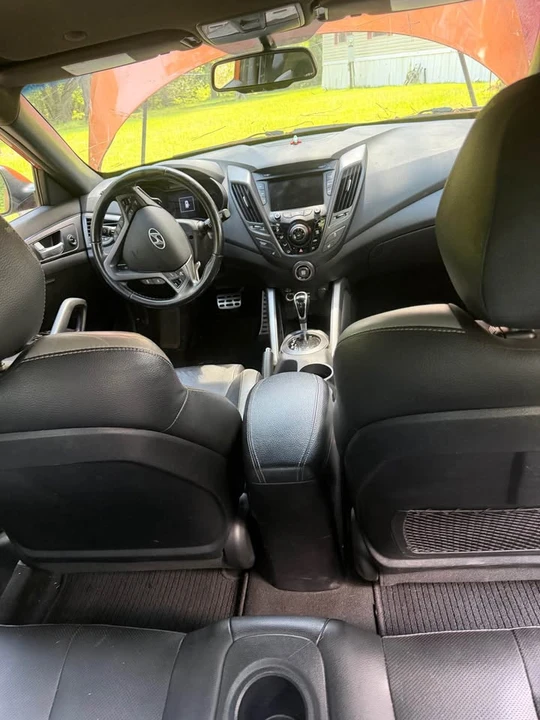 2016 Hyundai Veloster - Image 9 of 17