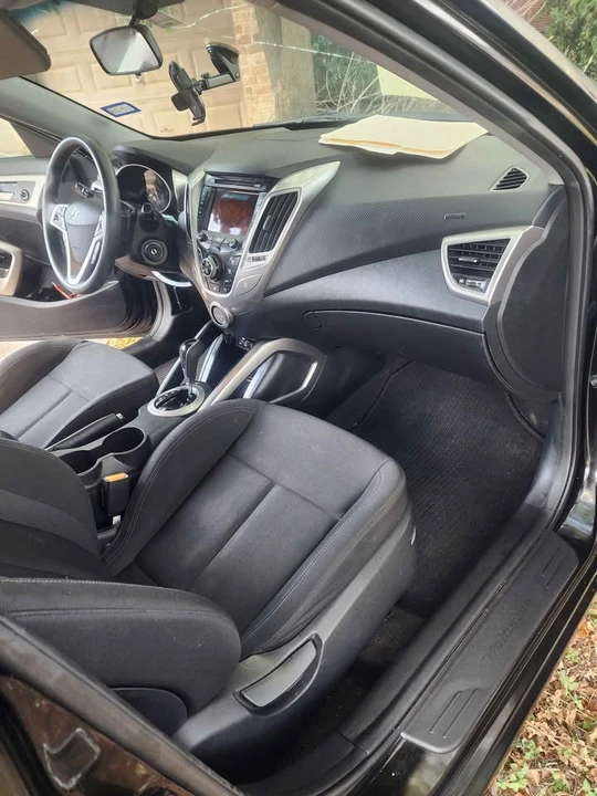 2016 Hyundai Veloster - Image 9 of 16