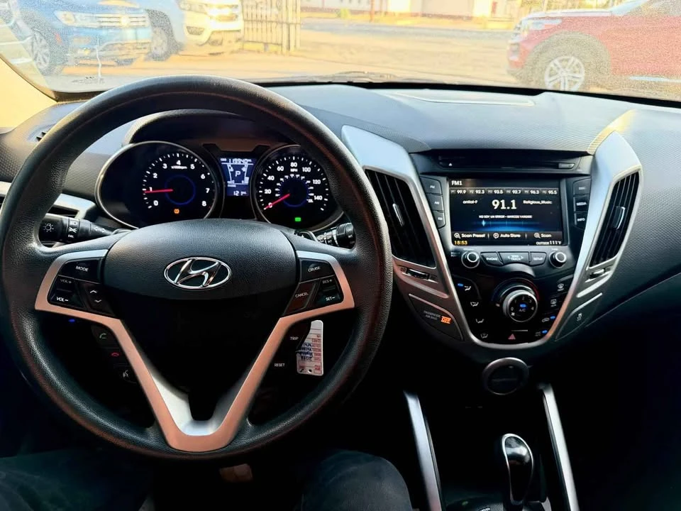 2016 Hyundai Veloster - Image 8 of 14