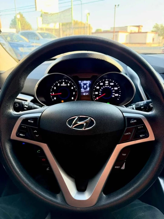 2016 Hyundai Veloster - Image 11 of 14