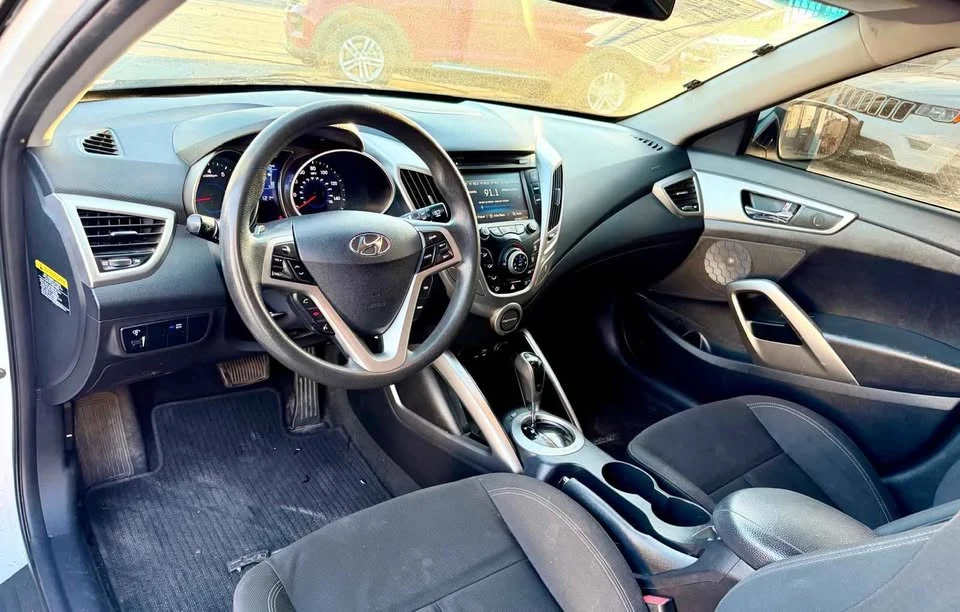 2016 Hyundai Veloster - Image 6 of 14