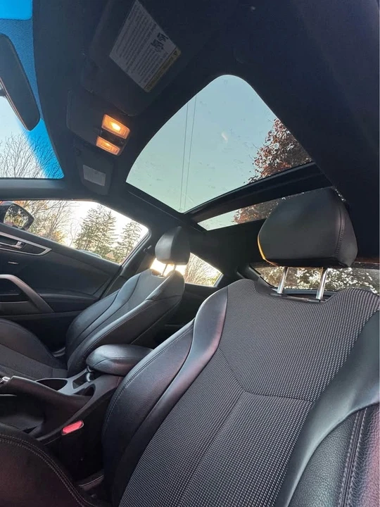 2016 Hyundai Veloster - Image 6 of 8
