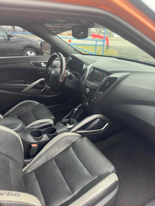 2016 Hyundai Veloster - Image 4 of 6