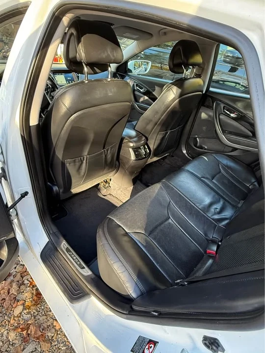 2016 Hyundai Azera - Image 11 of 12