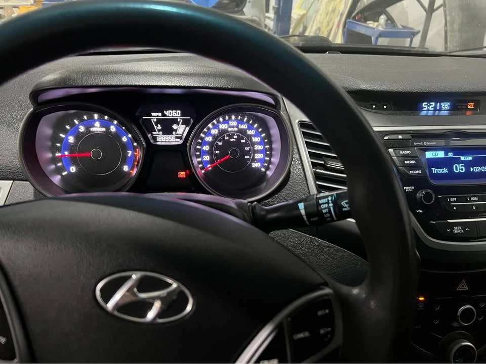 2016 Hyundai Elantra - Image 8 of 9