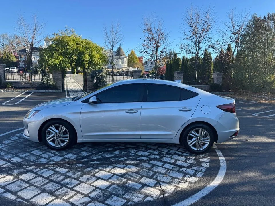 2016 Hyundai Elantra - Image 2 of 16
