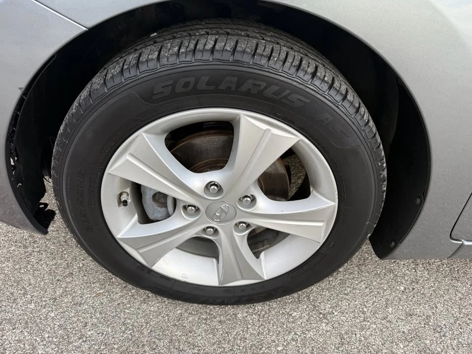 2016 Hyundai Elantra - Image 10 of 20
