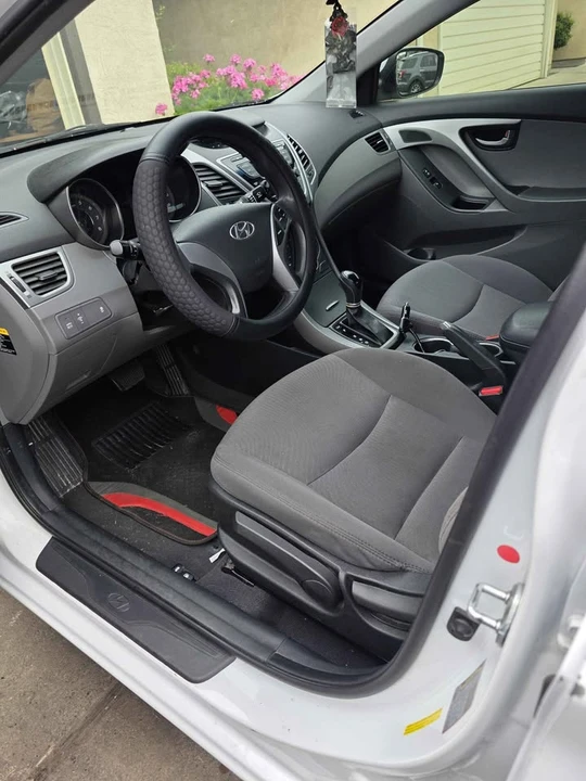 2016 Hyundai Elantra - Image 5 of 6