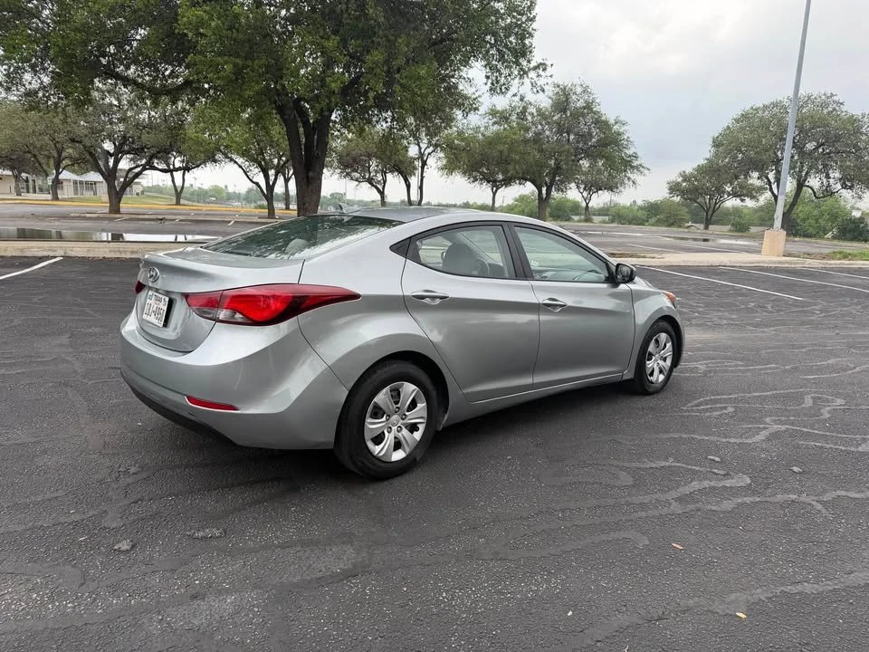 2016 Hyundai Elantra - Image 4 of 10
