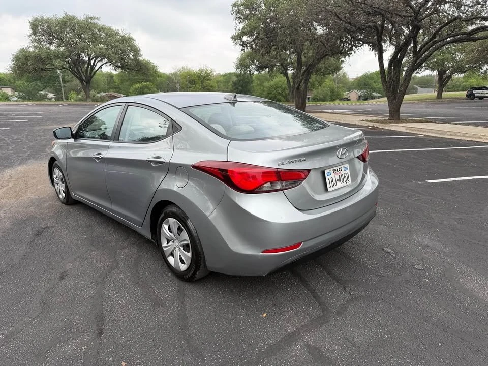 2016 Hyundai Elantra - Image 5 of 10