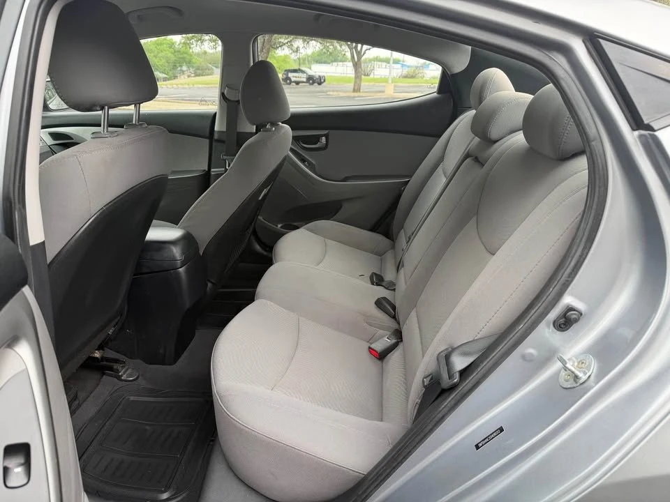 2016 Hyundai Elantra - Image 7 of 10