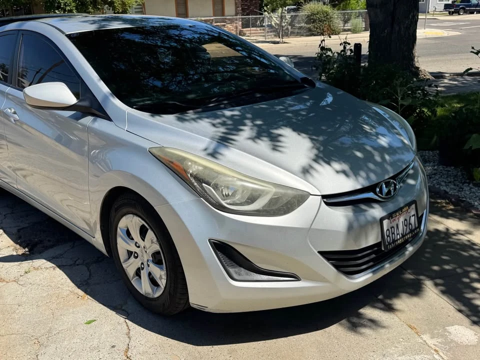 2016 Hyundai Elantra - Image 5 of 10