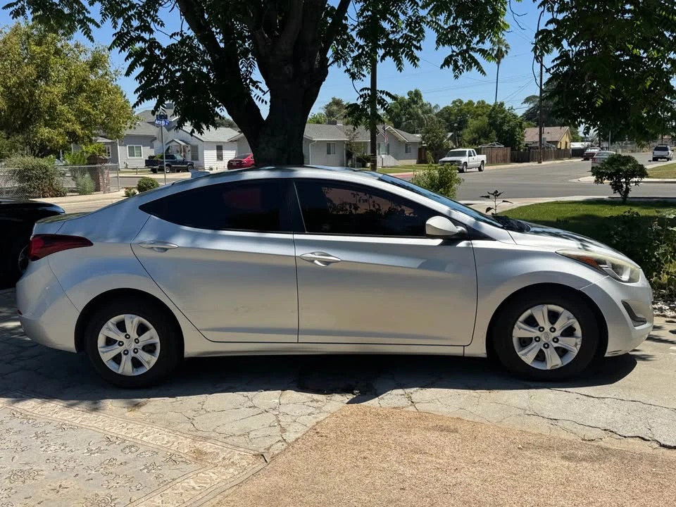 2016 Hyundai Elantra - Image 4 of 10