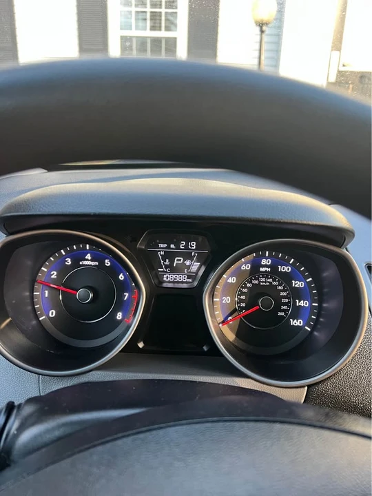 2016 Hyundai Elantra - Image 8 of 11