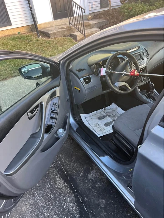 2016 Hyundai Elantra - Image 5 of 11