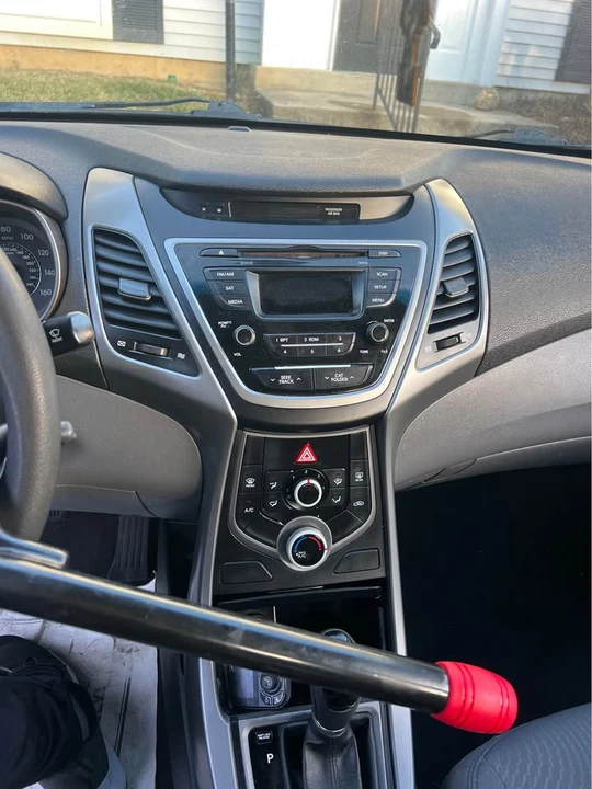 2016 Hyundai Elantra - Image 7 of 11