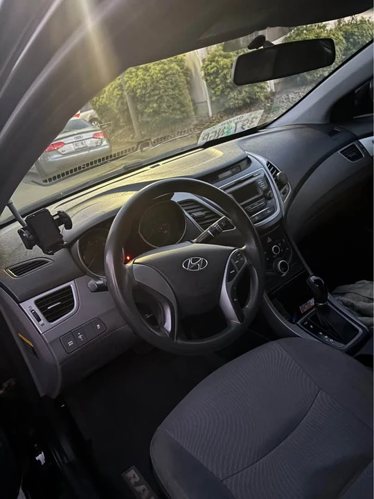 2016 Hyundai Elantra - Image 5 of 6