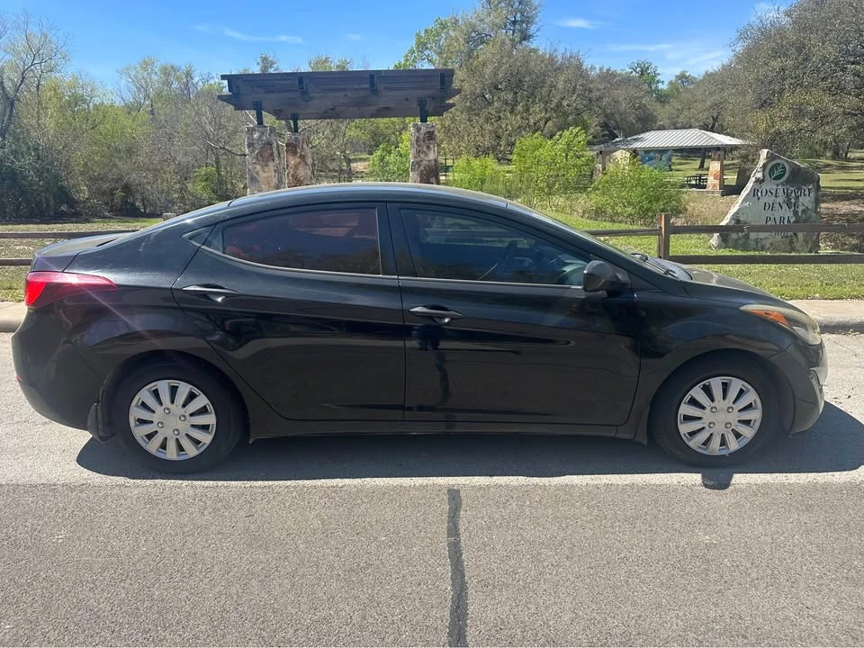 2016 Hyundai Elantra - Image 4 of 12