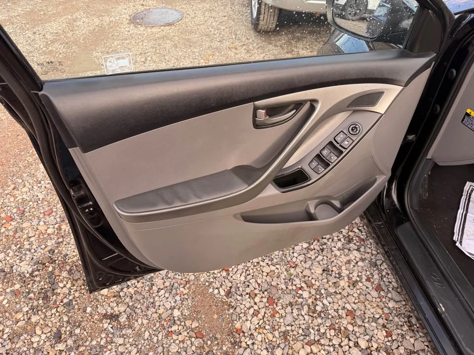 2016 Hyundai Elantra - Image 9 of 10