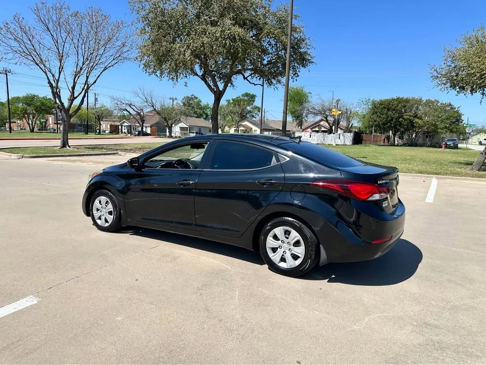 2016 Hyundai Elantra - Image 10 of 13