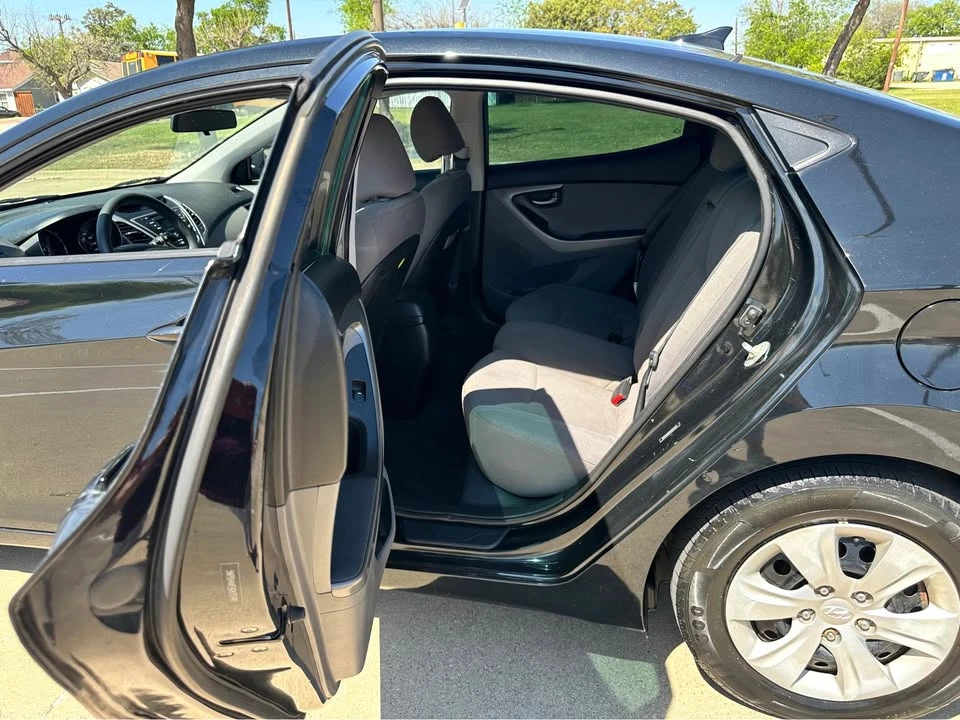 2016 Hyundai Elantra - Image 12 of 13