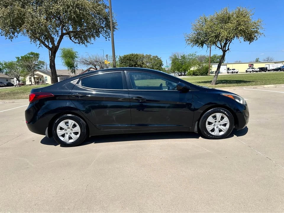 2016 Hyundai Elantra - Image 6 of 13