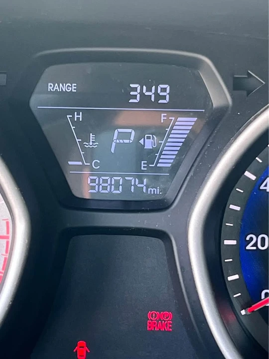 2016 Hyundai Elantra - Image 10 of 11