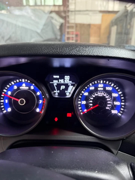 2016 Hyundai Elantra - Image 5 of 8