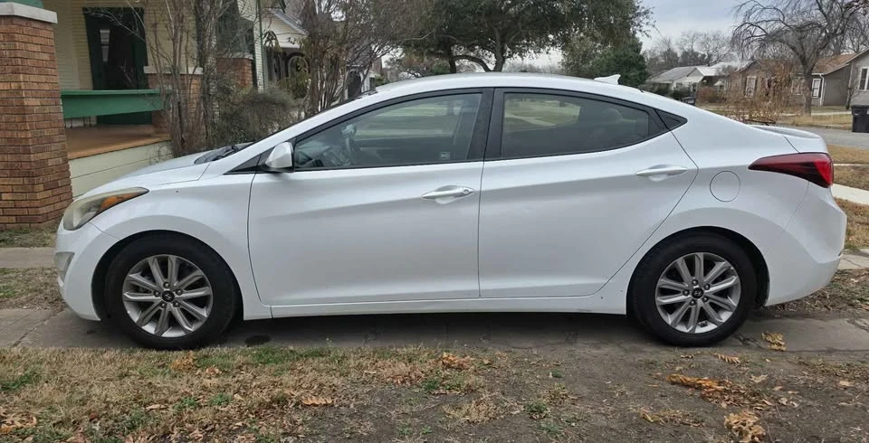 2016 Hyundai Elantra - Image 4 of 15