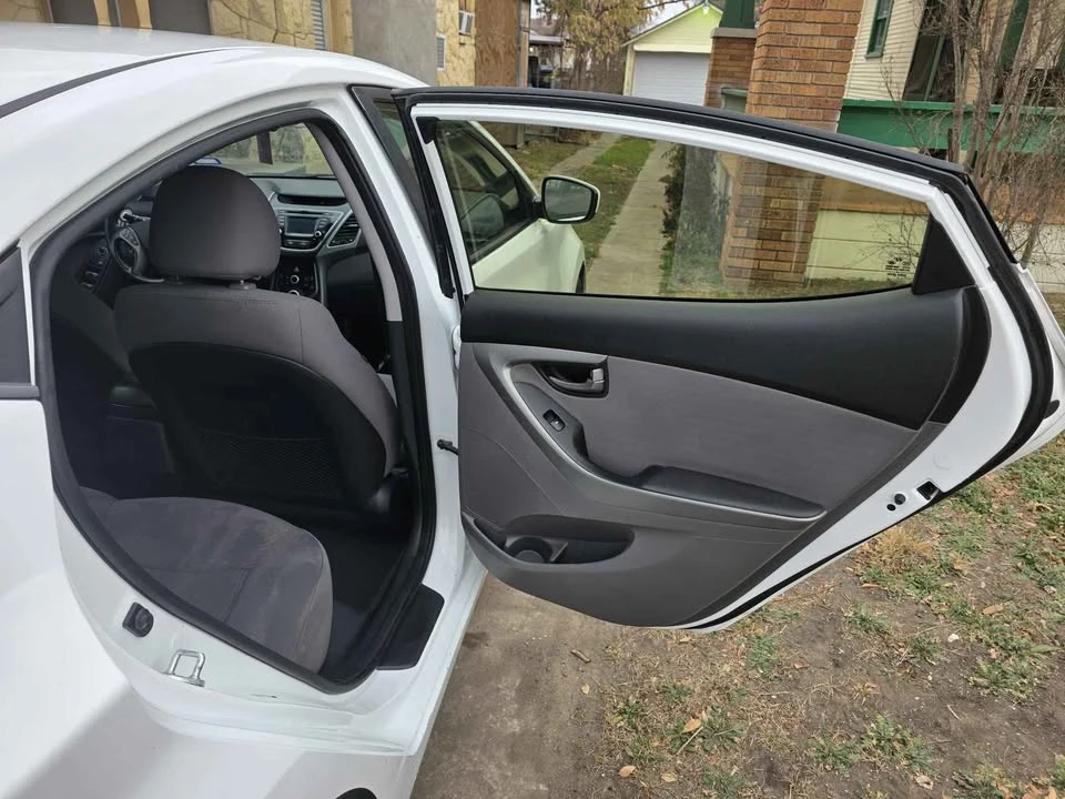 2016 Hyundai Elantra - Image 6 of 15