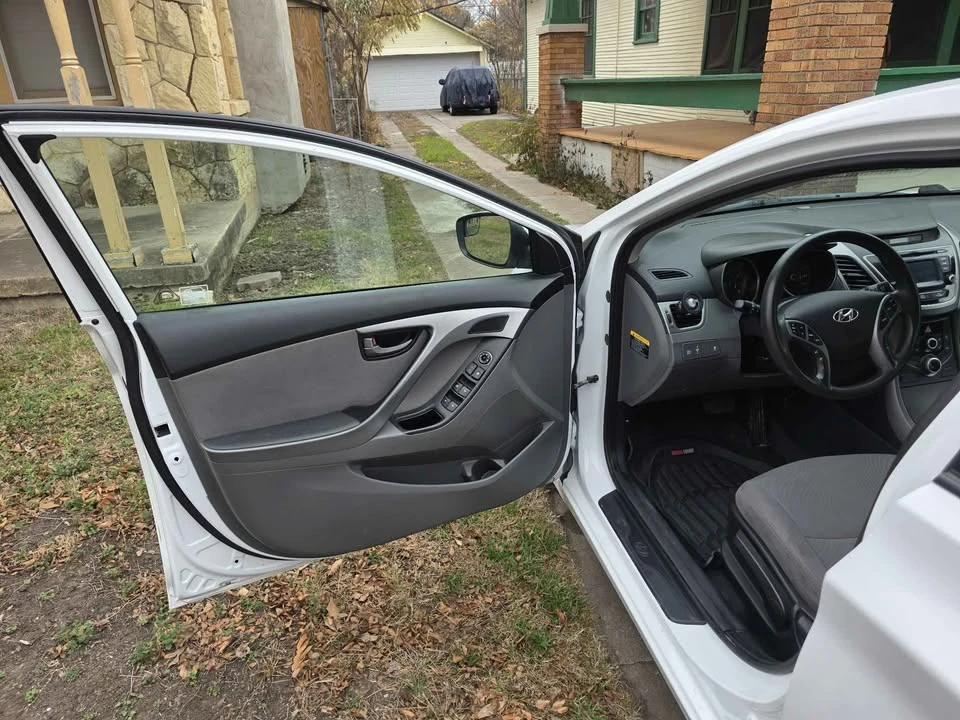 2016 Hyundai Elantra - Image 7 of 15