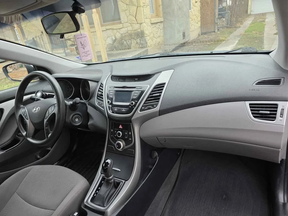 2016 Hyundai Elantra - Image 9 of 15