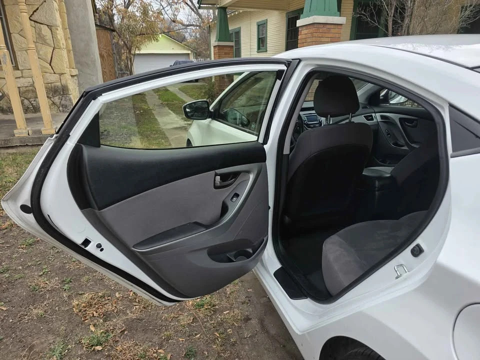 2016 Hyundai Elantra - Image 5 of 15