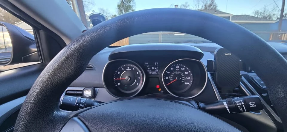 2016 Hyundai Elantra - Image 11 of 12